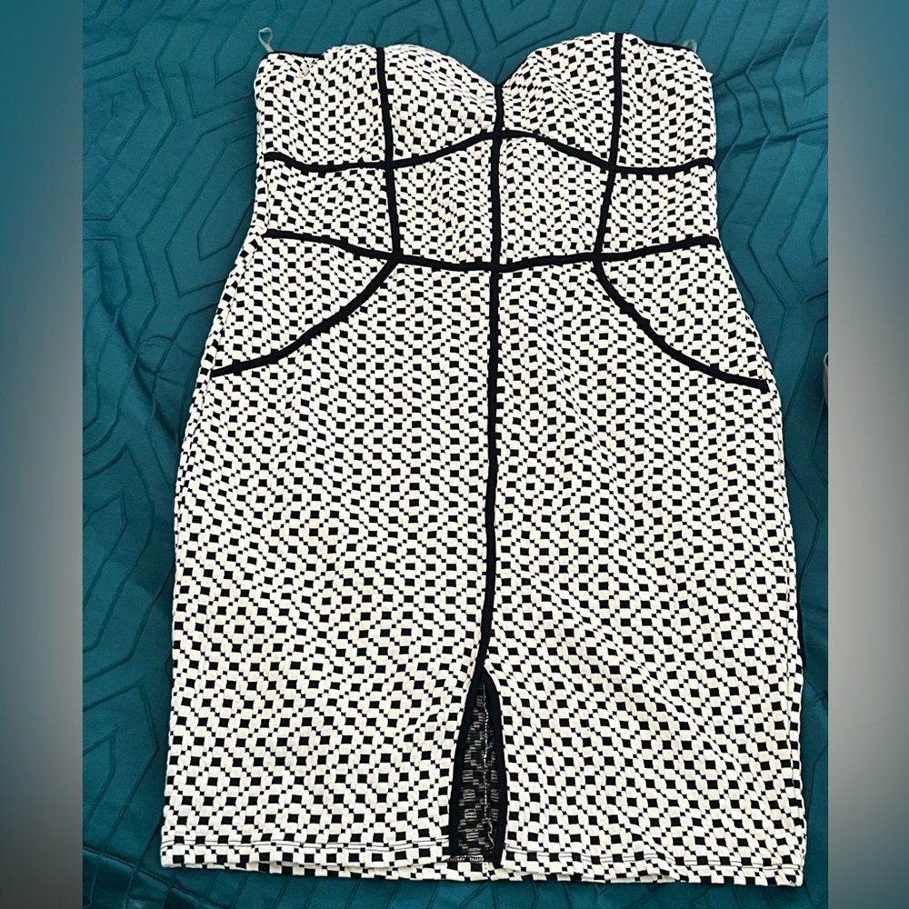 Cute halter dress!